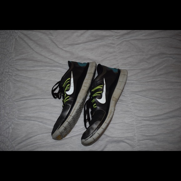 Women’s Nike Shoes - Picture 3 of 6